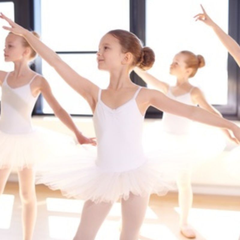 4 Kinder beim Kinderballett